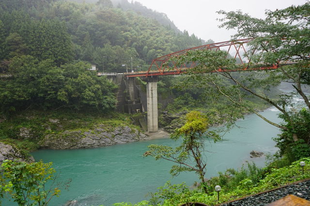 834505_2228805312_150large.jpg